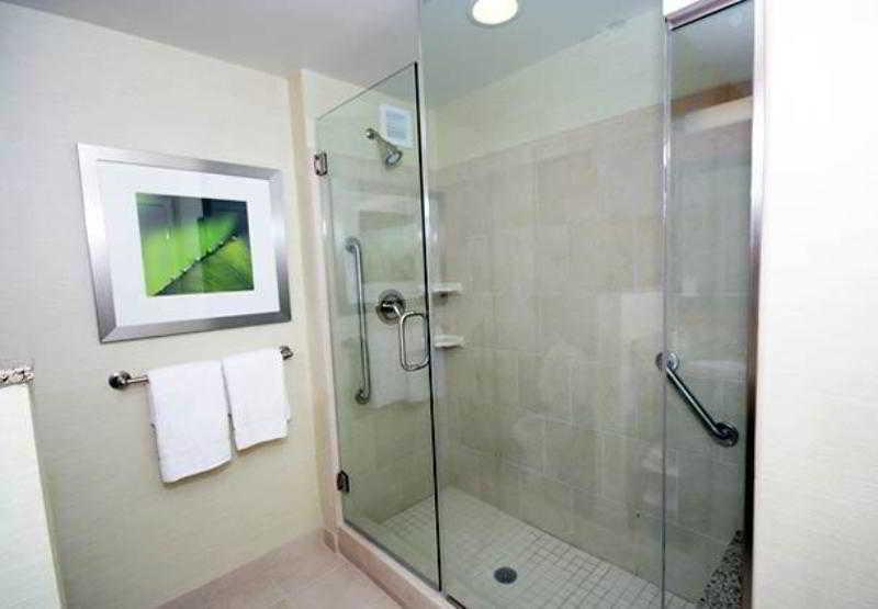 Courtyard Greensboro Airport Ngoại thất bức ảnh