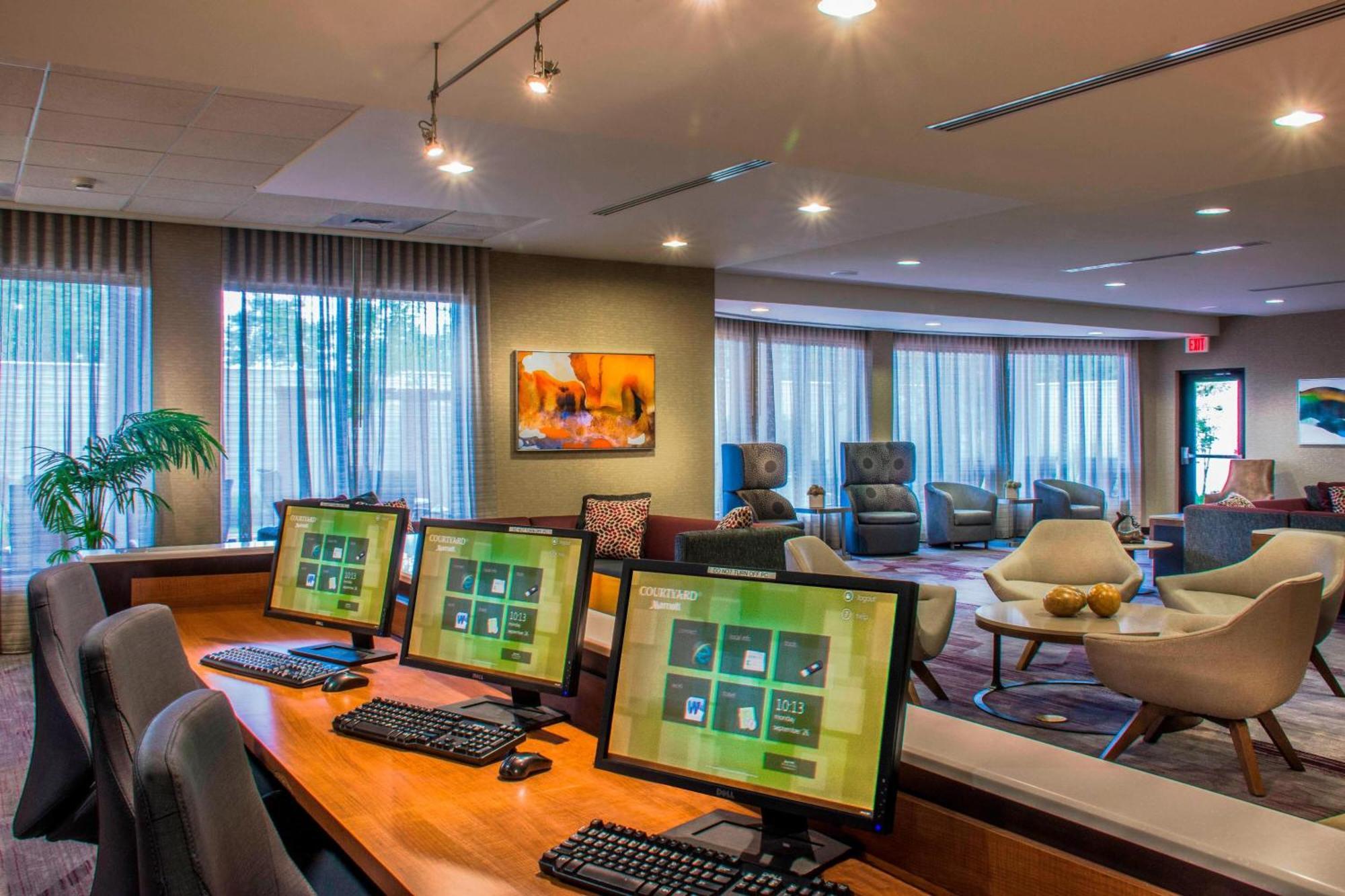 Courtyard Greensboro Airport Ngoại thất bức ảnh