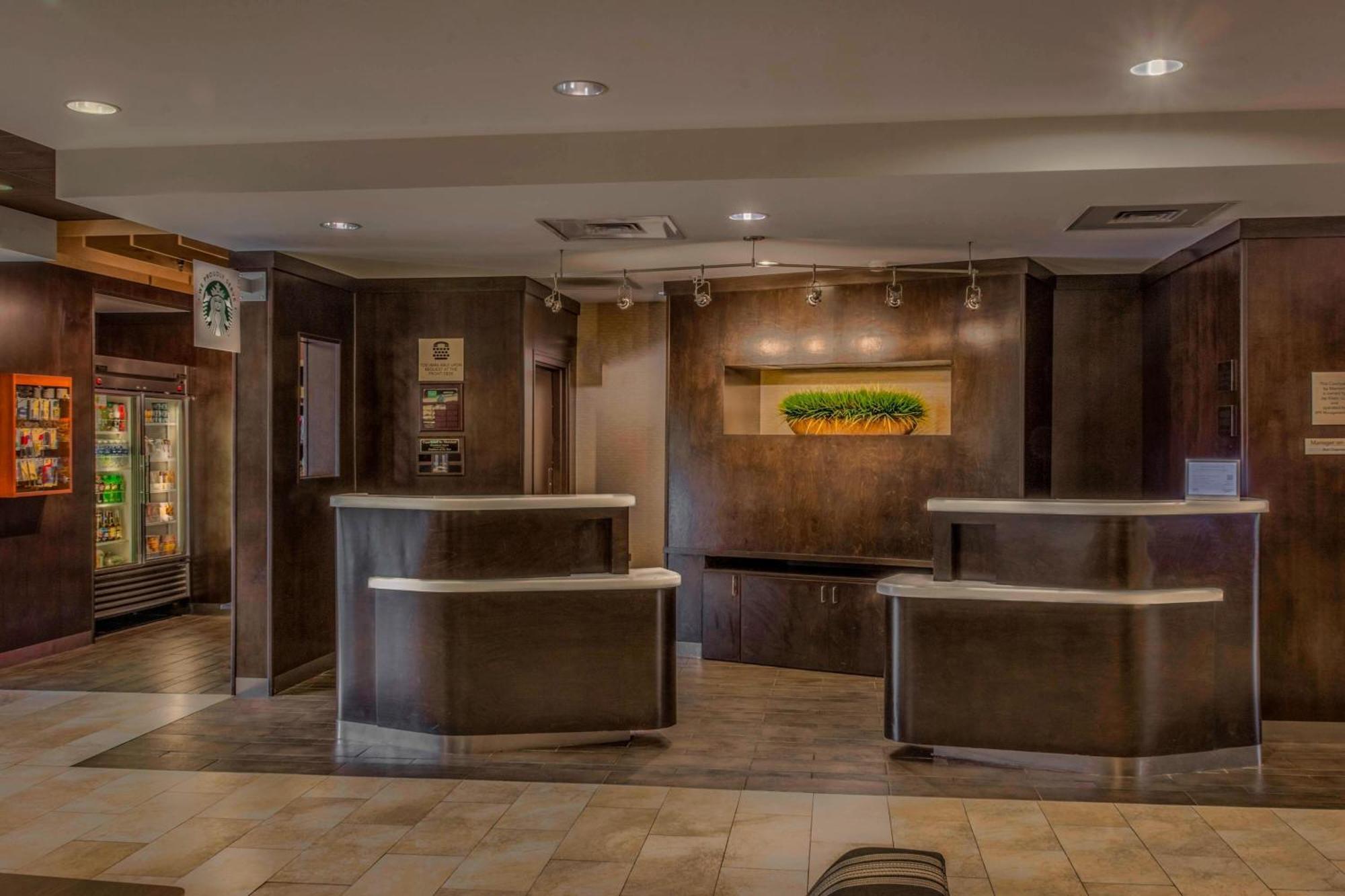 Courtyard Greensboro Airport Ngoại thất bức ảnh