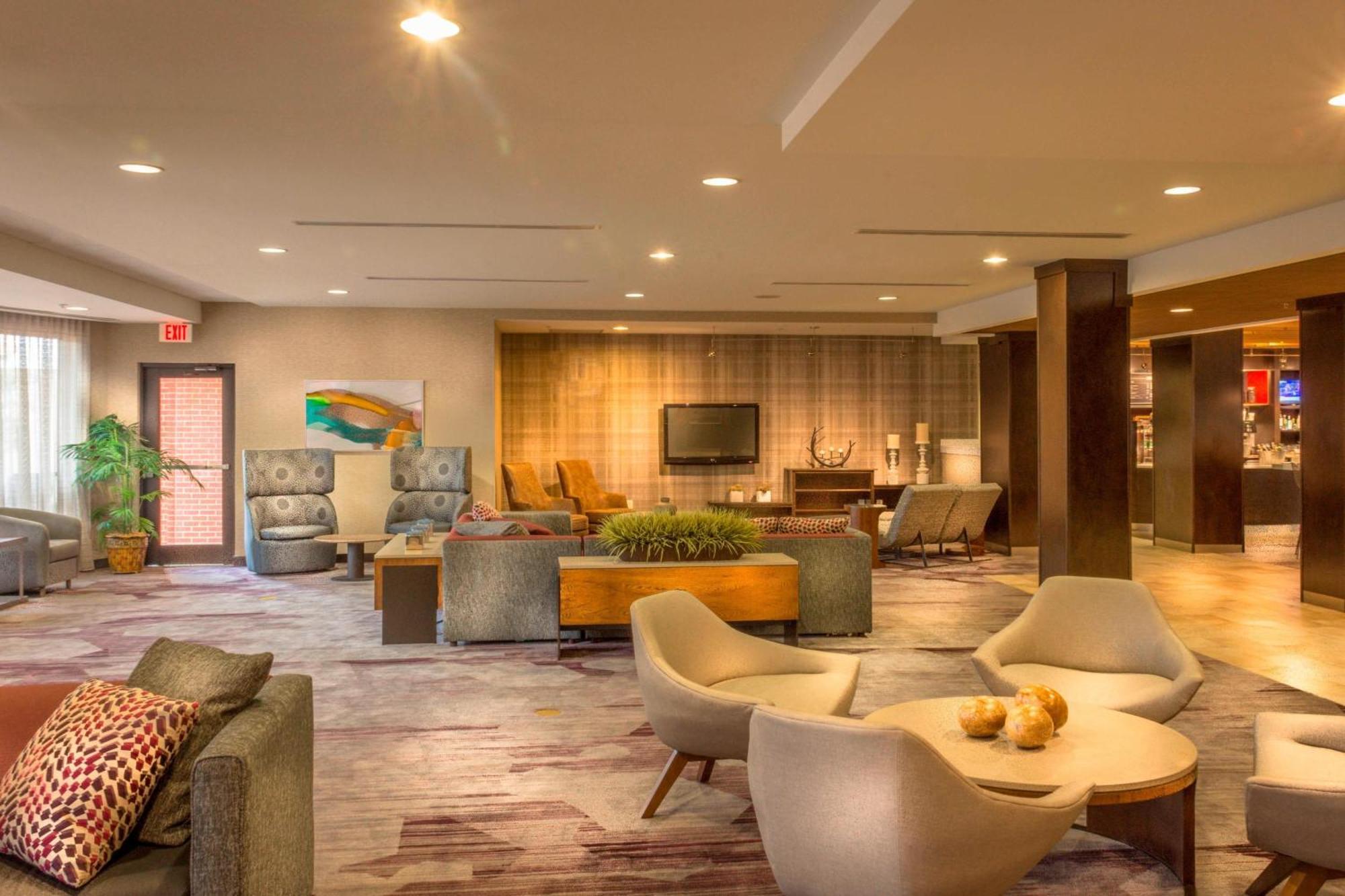 Courtyard Greensboro Airport Ngoại thất bức ảnh
