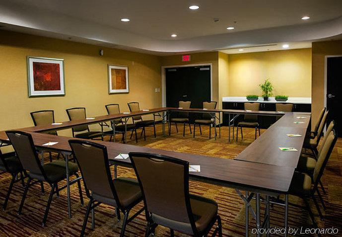 Courtyard Greensboro Airport Ngoại thất bức ảnh