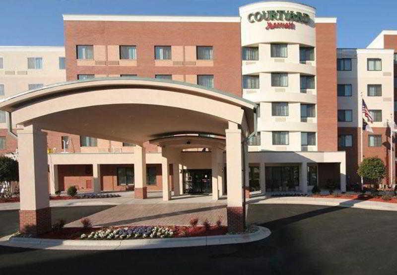 Courtyard Greensboro Airport Ngoại thất bức ảnh